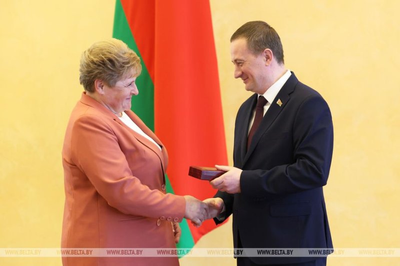 Премьер-министр Александр Турчин вручил госнаграды представителям различных сфер. В числе награжденных — директор центра селекции и генетики по Корели